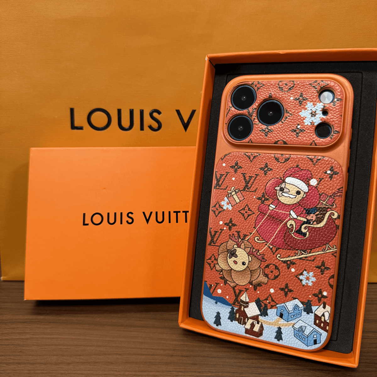 Luxuriöse iPhone-Hülle mit mehrfarbigem Monogramm