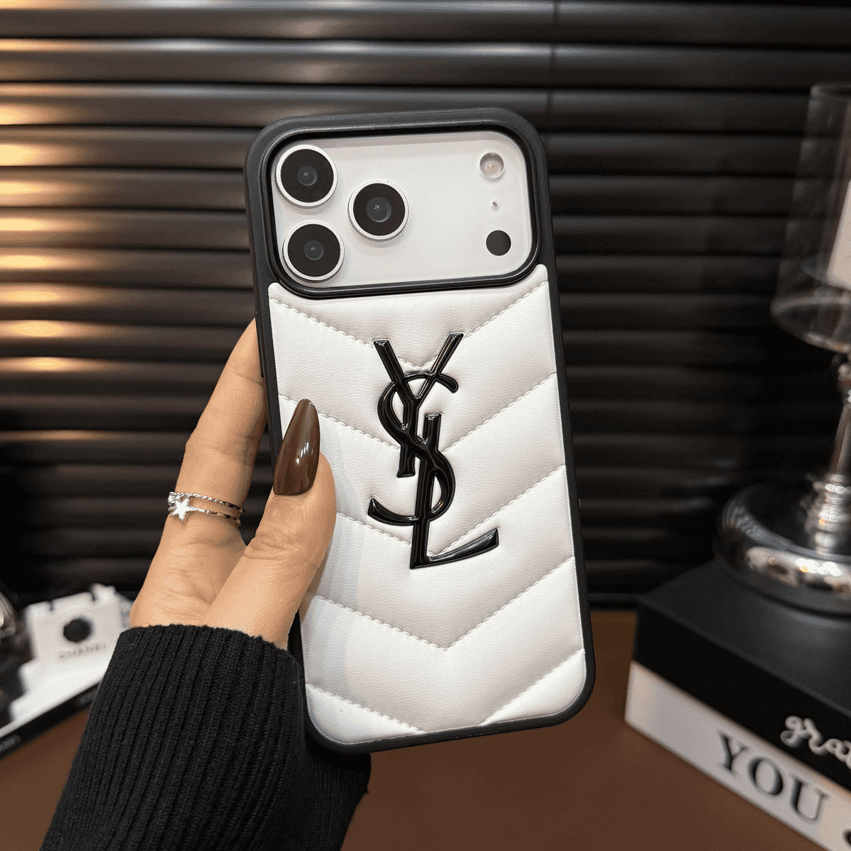 Luxuriöse iPhone-Hülle aus gestepptem Leder – stoßfeste, schlanke Schutzhülle