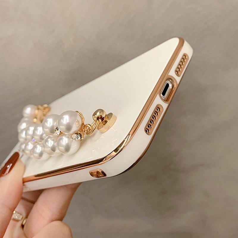 Coque et skin iPhone avec chaîne de perles brillantes