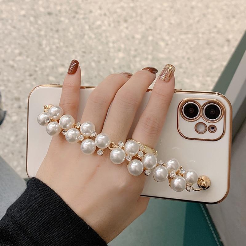 Coque et skin iPhone avec chaîne de perles brillantes